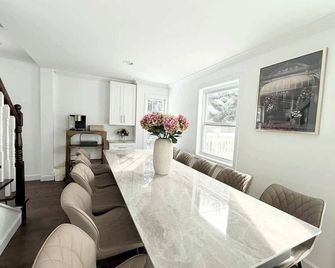 Spacious Retreat with Game Room - Norwalk - Sala pranzo