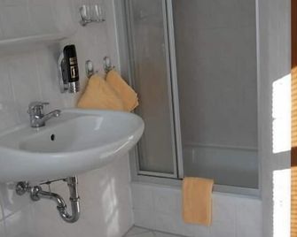 Hotel Garni Brauhof Niederwiesa - Niederwiesa - Ванна кімната