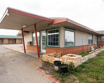 Rodeway Inn - Jacksboro - Building