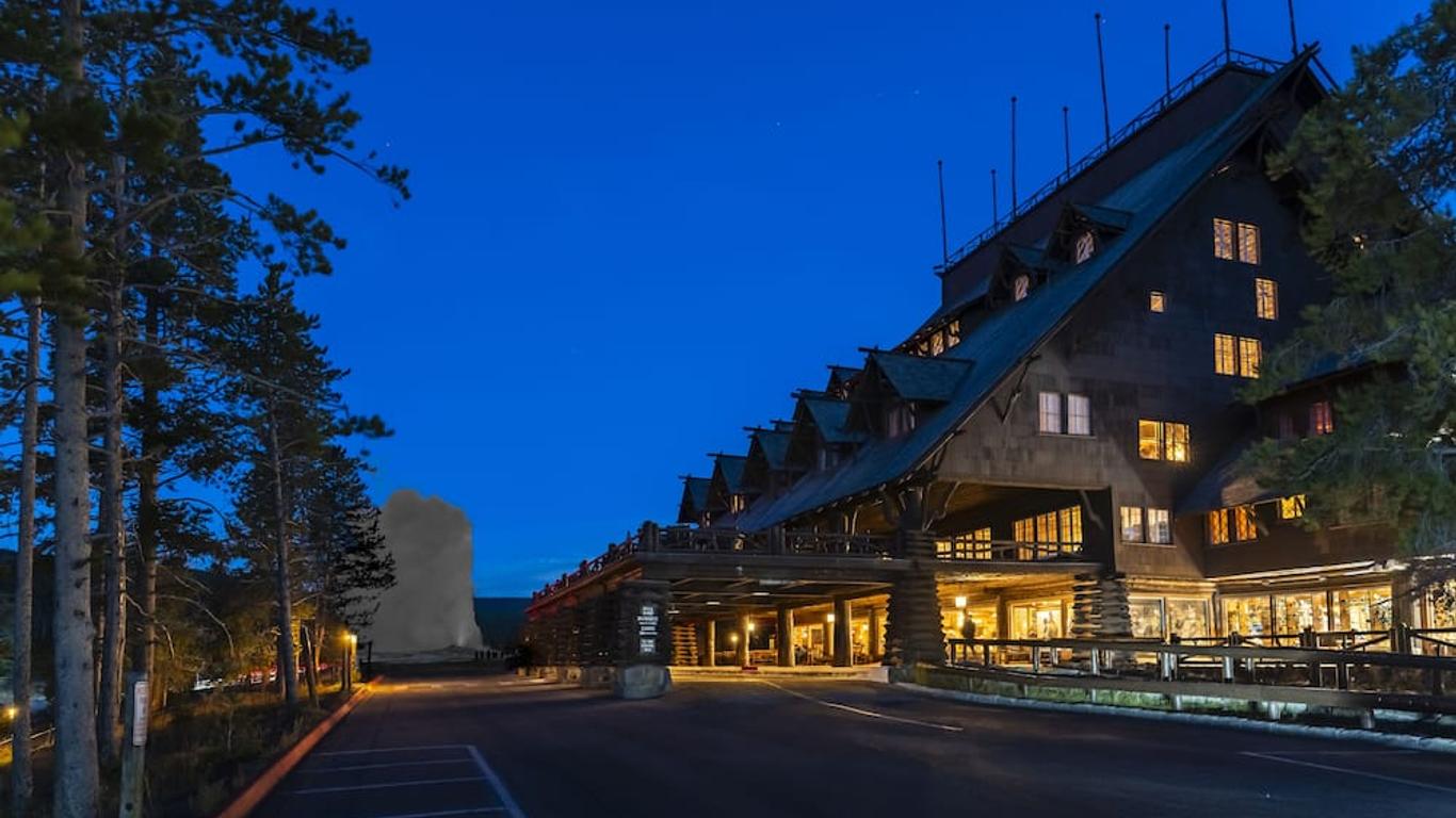 Old Faithful Inn - Inside the Park