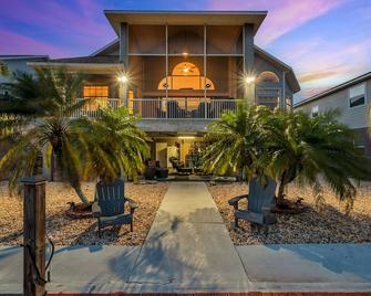Casa Oceana! Waterfront paradise! Kayaks Paddle Boards at the beach - Hudson - Edificio