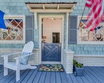 Half A Block To Everything.3 Bedroom Beach Cottage On Balboa Island - Newport Beach - Patio