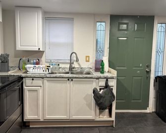 Cozy 2-bedroom house in enjoyable Philadelphia w AC near St.Christopher Hospital - Filadelfia - Cocina