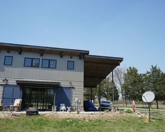 Red Fox Farms Guest House - Lancaster - Building