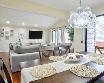 City retreat m/s Seattle, Microsoft, Downtown - Redmond - Dining room