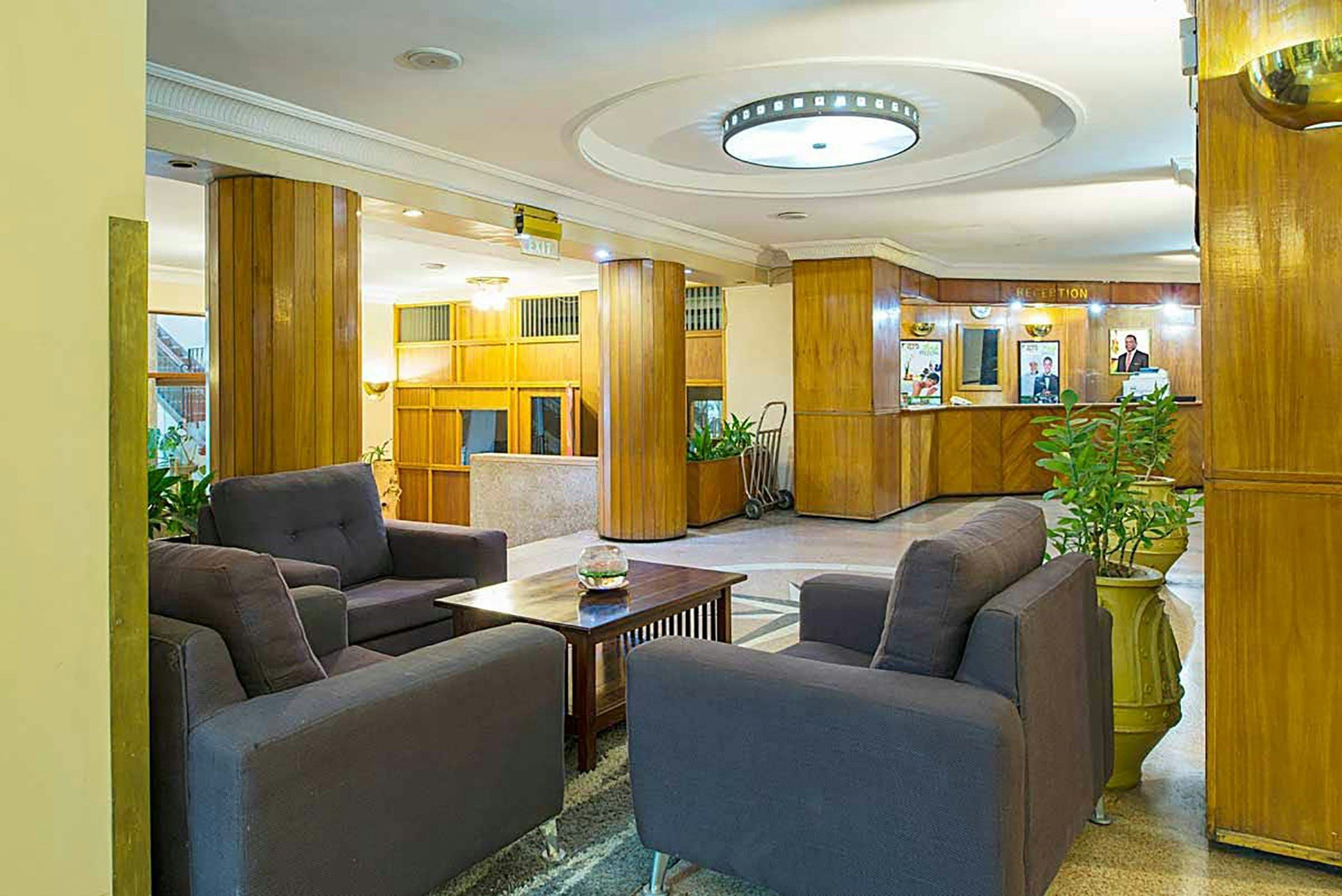 New Ambassador Hotel - הררה - דלפק קבלה