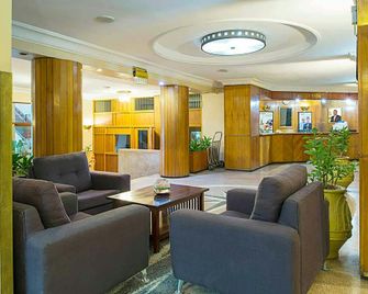 New Ambassador Hotel - הררה - דלפק קבלה