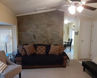 Waterfront Properties Vacation Rental - Windsor - Living room