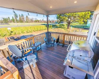 Rainforest Tiny Home Retreat #30 - Forks - Balcon