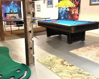 The Dorothy- Private Ravine Wooded Lot, with Game Room, Close to ALL! - Saint Joseph
