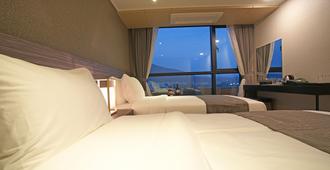 I-Jin Hotel - Jeju - Schlafzimmer