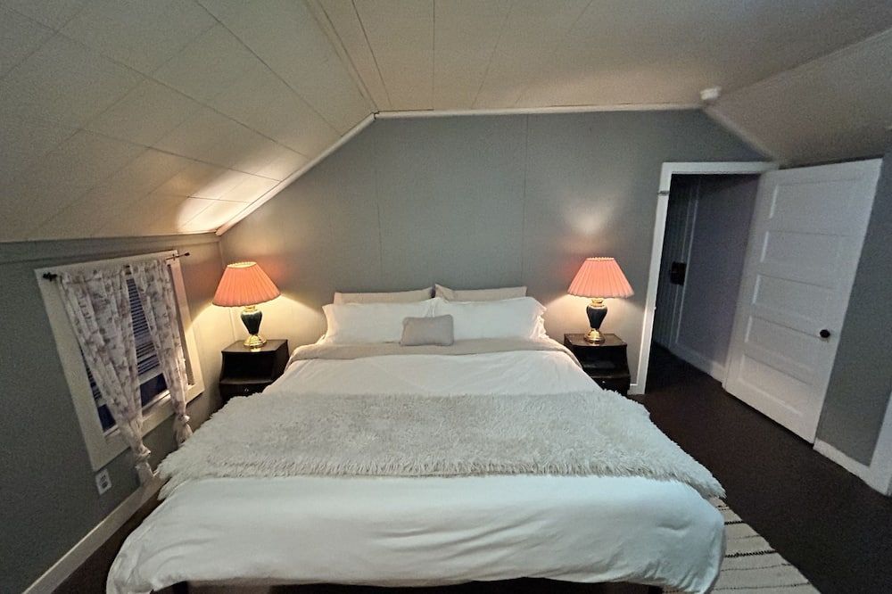 Creekside Cabin! Work Crews Welcome! - Fortuna - Slaapkamer