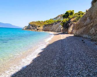 Seafront Private Villa, Sunny Family Resort. - Theologos - Playa