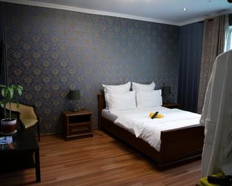 Hotel July - Lobnya - Schlafzimmer