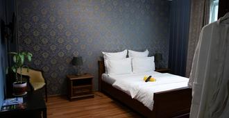 Hotel July - Lobnya - Schlafzimmer
