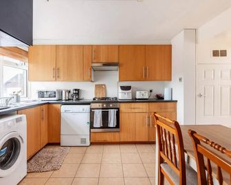 Spacious Home by Lee Valley Rafting Waltham Cross - Waltham Cross - Bucătărie