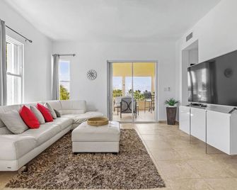 Vista de Palmas | Tropical Haven w. Pool Access - Humacao - Living room