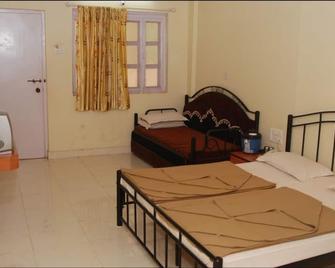 Hotel Ashok Matheran - Matheran - Bedroom
