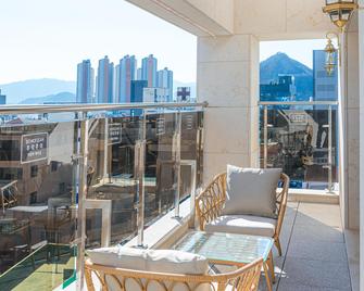 Asherah Villa d' aqua Hotel - Gimhae - Balcony