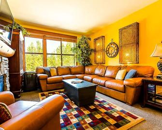 Plush Village Lodge 2br Rare Corner Condo, Beautiful Remodel - Mammoth Lakes - Salon
