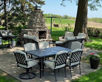 Beautiful Farmhouse on 115 Private Acres - Jordan - Patio