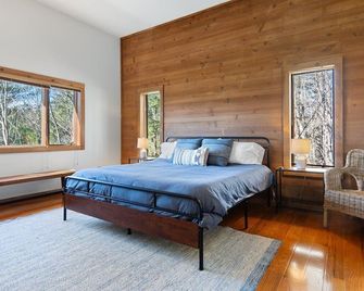 Roost On Ridgepole - Dillard - Slaapkamer