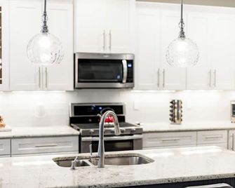 The Orchid, a Modern Clean Stress Free Stay in Forest VA - Forest - Cocina