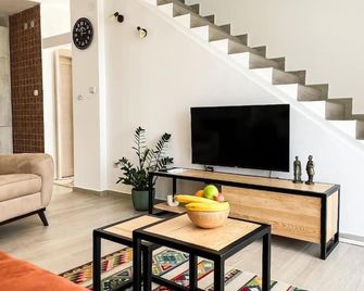 Cozy Karuc Home - Cetinje - Salon