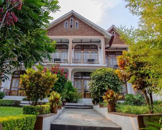 Ubumwe Hotel Gisenyi - Gisenyi - Gebouw