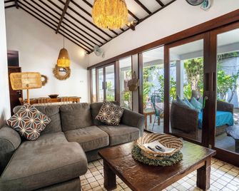 Tír na nÓg Beachfront Resort - Mataram
