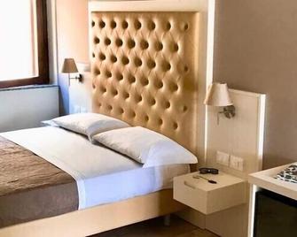 Hotel Marina del Capo - Capo Vaticano - Camera da letto