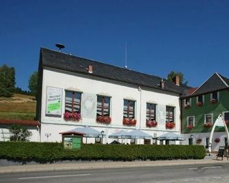 Hotel Gasthof Zum Walfisch - Zwota - Gebäude