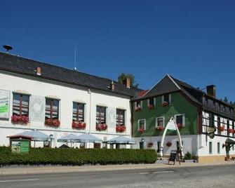 Hotel Gasthof Zum Walfisch - Zwota - Building