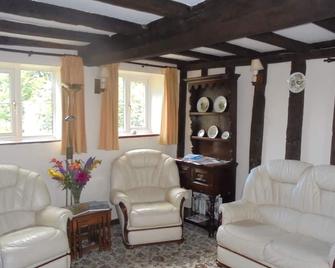 Delightful, Country Cottage nestling in Church Strettons Hills. Perfect 4Walking - Church Stretton - Living room