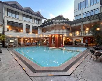 Bentani Hotel & Residence - Cirebon - Piscina