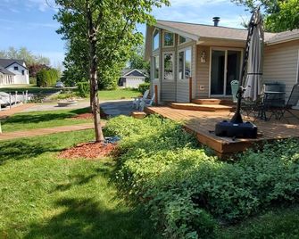 Channel Property on Lake Wawasee - bring your boat/dog! - Syracuse - Patio