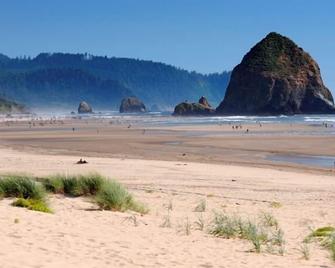 Sea Star Suite 257 - Beachcomber Vacation Homes - Cannon Beach - Strand