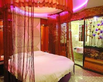 Super8hotel Shanghai Pengpuxincun Newstate Metro Station Store - Shanghai - Bedroom