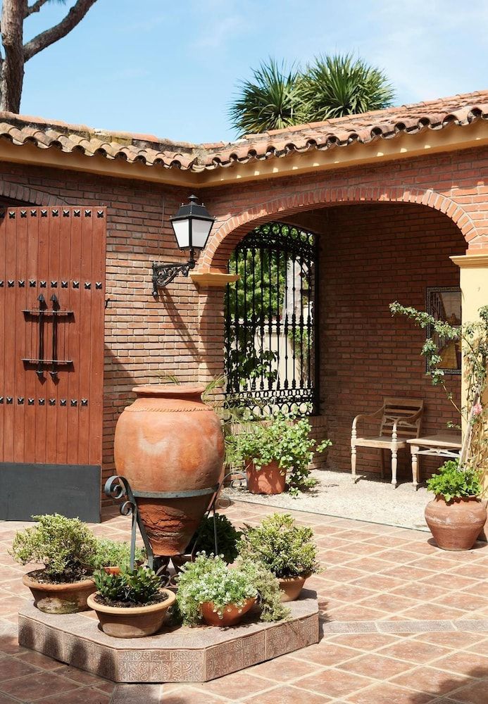Hospedería Santiago - Chiclana de la Frontera - Outdoor view