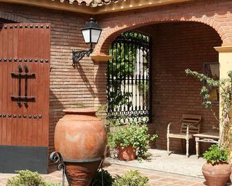 Hospedería Santiago - Chiclana de la Frontera - Outdoor view