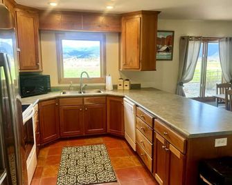 Charming Goose Neck 2-bedroom house in tranquil Torrey with EV - Torrey - Keuken