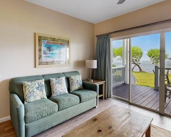 Reef House - Duck Key - Living room