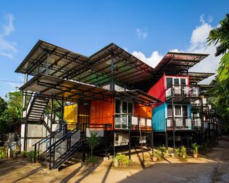 Paya Debloc Village - Tioman Island - Building