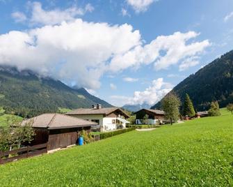 Apartment in Tyrol 100 m to the Mountain Railway - Itter - Budova