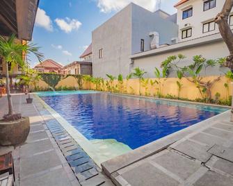 Grand Santhi Hotel - Denpasar - Pool