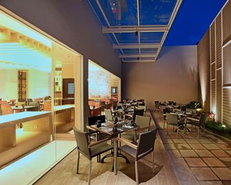 Hotel Neo Cirebon by Aston - Cirebon - Restaurant