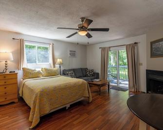 Blue Water Acres - Huntsville - Bedroom