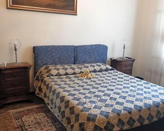 Casa del sole - Genoa - Bedroom