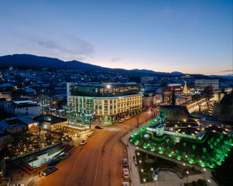 Holiday Inn Telavi By IHG - Telavi - Edificio