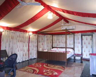 Devs Camp - Chāmpāner - Bedroom